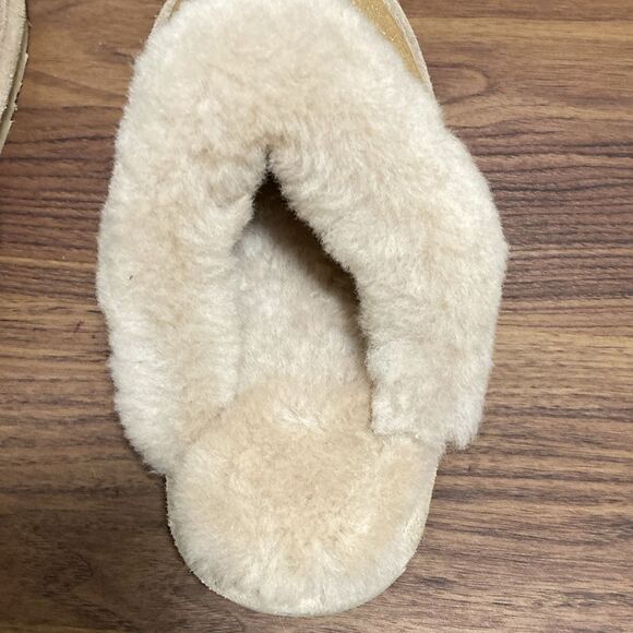 Bearpaw NWOT Loki Metallic Gold Woman’s Sheepskin Lined Slipper. Size 6. - Picture 6 of 8